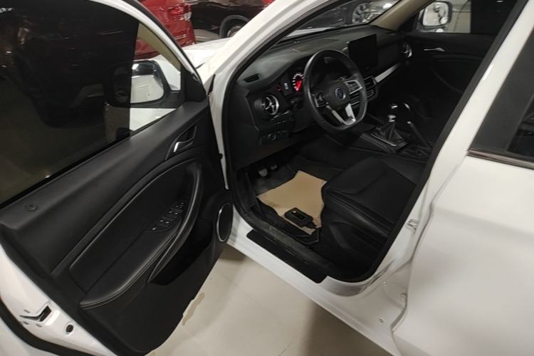 Used BYD Song 2020 Classic Edition 1.5T Manual Luxury Model Driver Seat