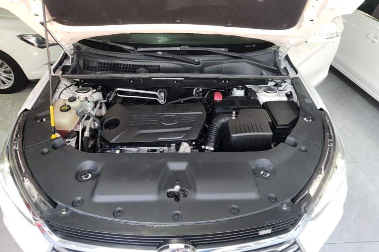 Used BYD Song 2020 Classic Edition 1.5T Manual Luxury Model Engine Bay