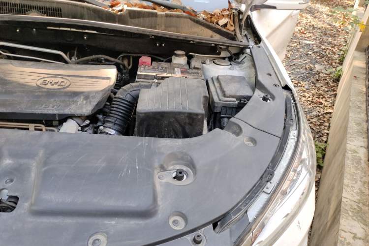 Used BYD Song 2020 Classic Edition 1.5T Automatic Elite Model Engine Bay Left