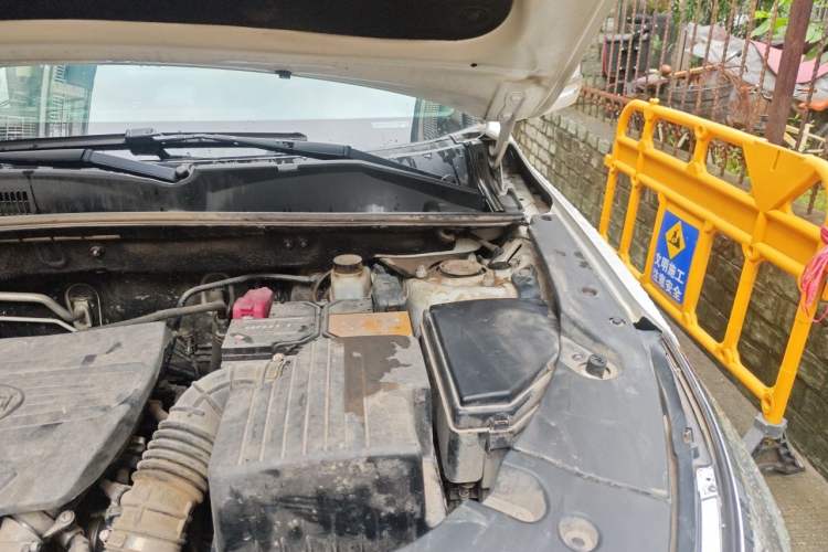 Used BYD Song 2020 Classic Edition 1.5T Manual Luxury Model Engine Bay Left