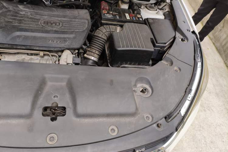 Used BYD Song 2020 Classic Edition 1.5T Automatic Elite Model Engine Bay Left