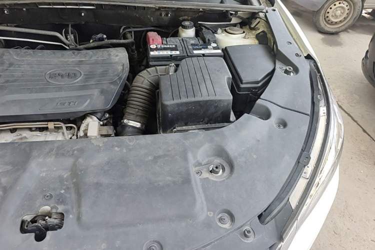 Used BYD Song 2020 Classic Edition 1.5T Automatic Elite Model Engine Bay Left