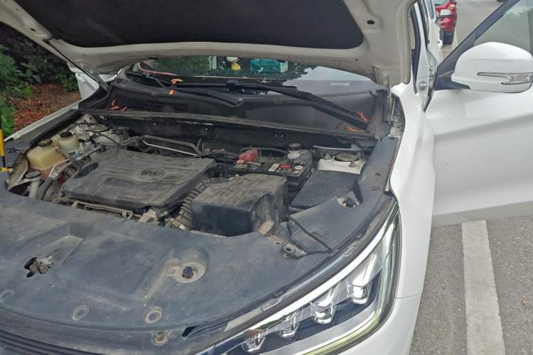 Used BYD Song 2020 Classic Edition 1.5T Automatic Elite Model Engine Bay Left