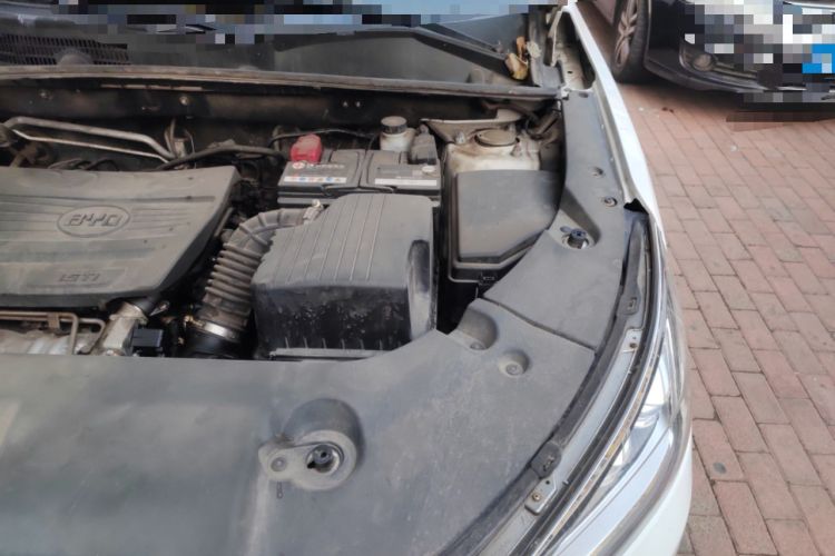 Used BYD Song 2020 Classic Edition 1.5T Automatic Elite Model Engine Bay Left