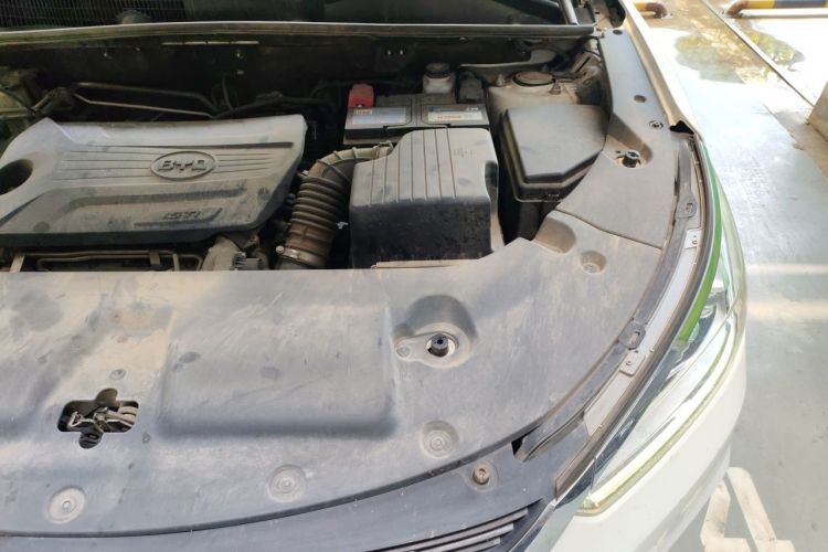 Used BYD Song 2020 Classic Edition 1.5T Automatic Elite Model Engine Bay Left