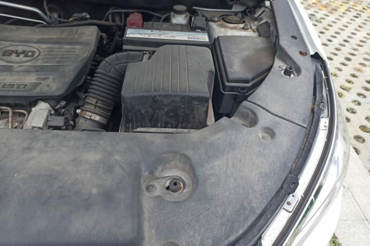 Used BYD Song 2020 Classic Edition 1.5T Automatic Elite Model Engine Bay Left