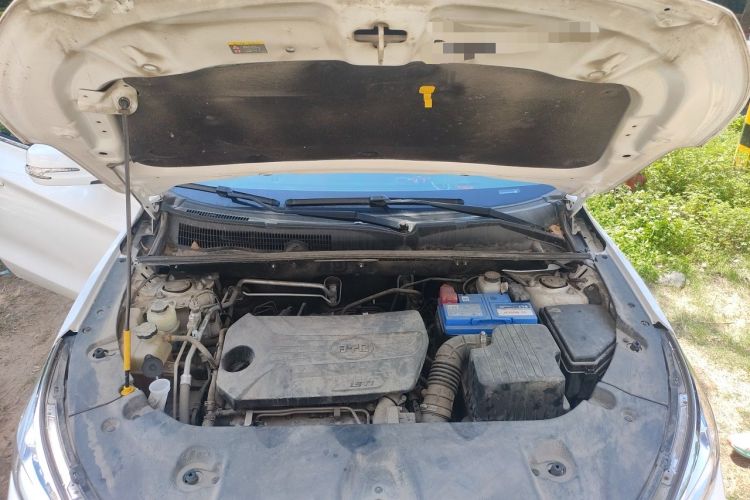 Used BYD Song 2020 Classic Edition 1.5T Manual Luxury Model Engine Bay