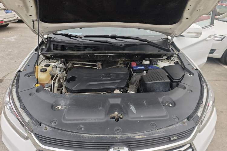 Used BYD Song 2020 Classic Edition 1.5T Manual Luxury Model Engine Bay