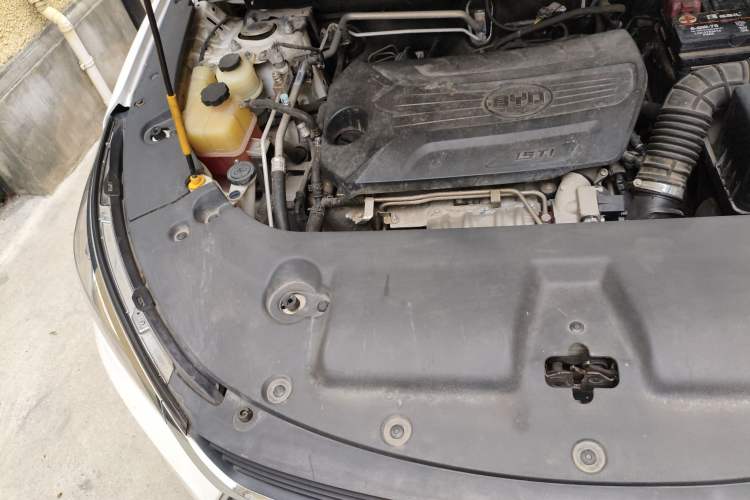 Used BYD Song 2020 Classic Edition 1.5T Automatic Elite Model Engine Bay Right
