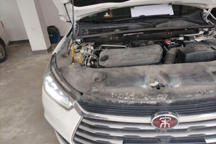 Used BYD Song 2020 Classic Edition 1.5T Automatic Elite Model Engine Bay Right