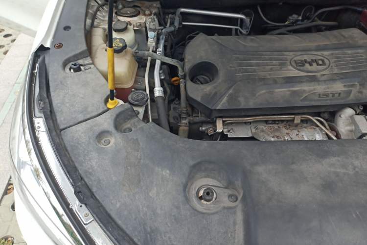 Used BYD Song 2020 Classic Edition 1.5T Automatic Elite Model Engine Bay Right