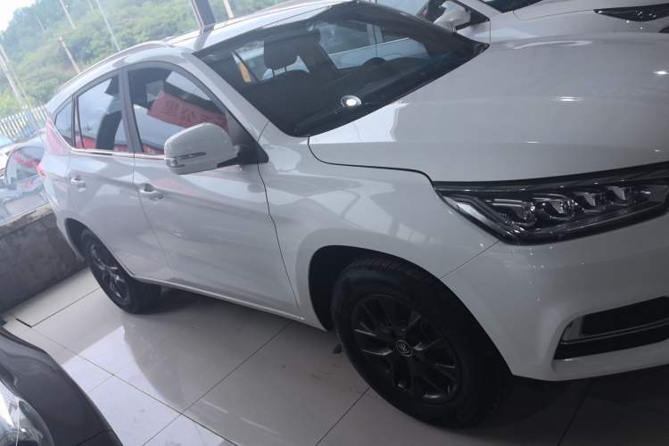 Used BYD Song 2020 Classic Edition 1.5T Manual Luxury Model Exterior 2