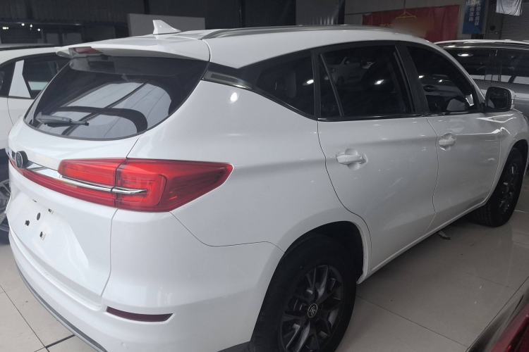 Used BYD Song 2020 Classic Edition 1.5T Manual Luxury Model Exterior 3