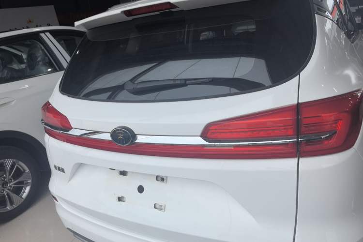 Used BYD Song 2020 Classic Edition 1.5T Manual Luxury Model Exterior 4