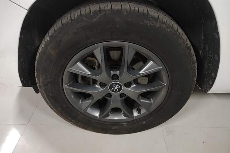 Used BYD Song 2020 Classic Edition 1.5T Manual Luxury Model Exterior 4