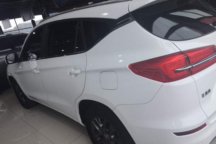 Used BYD Song 2020 Classic Edition 1.5T Manual Luxury Model Exterior 5