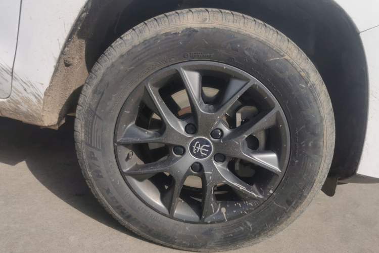 Used BYD Song 2020 Classic Edition 1.5T Manual Luxury Model Exterior 7