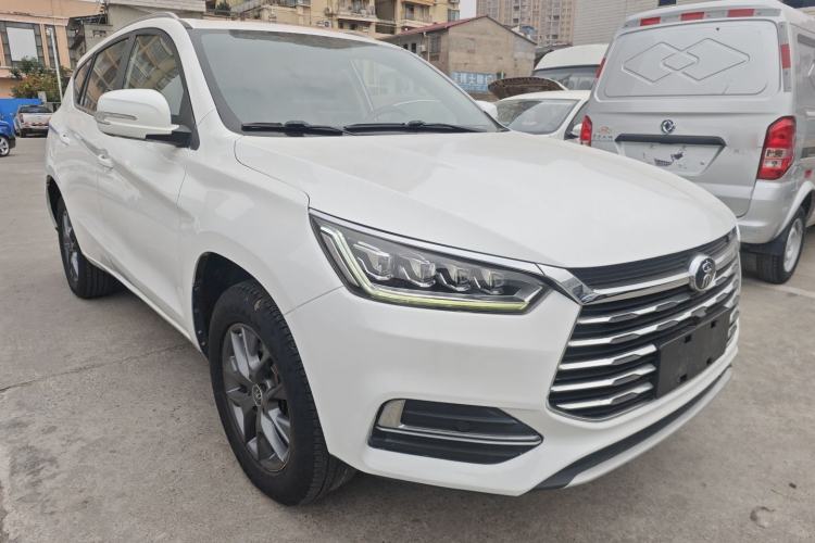 Used BYD Song 2020 Classic Edition 1.5T Manual Luxury Model Front Right 45 Deg