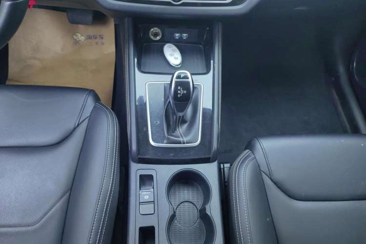 Used BYD Song 2020 Classic Edition 1.5T Automatic Elite Model Gear Lever