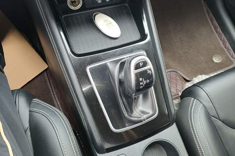 Used BYD Song 2020 Classic Edition 1.5T Automatic Elite Model Gear Lever