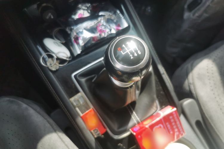Used BYD Song 2020 Classic Edition 1.5T Manual Luxury Model Gear Lever