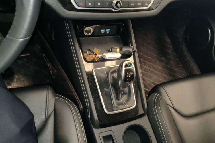 Used BYD Song 2020 Classic Edition 1.5T Automatic Elite Model Gear Lever
