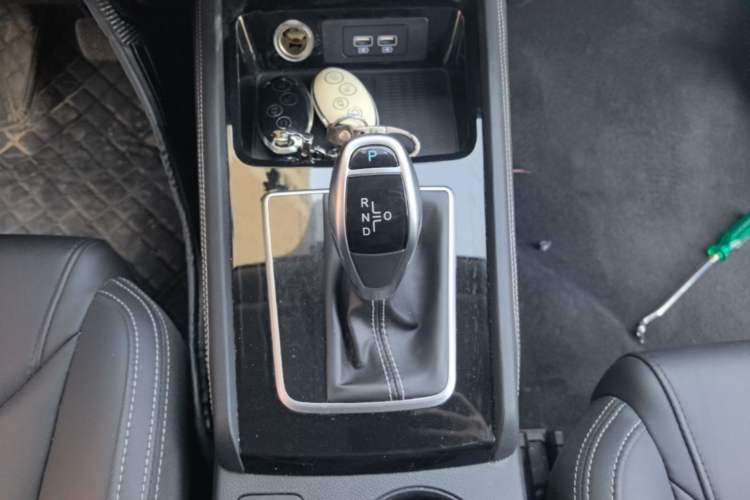 Used BYD Song 2020 Classic Edition 1.5T Automatic Elite Model Gear Lever
