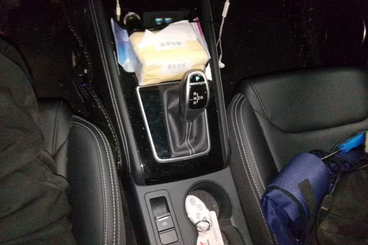 Used BYD Song 2020 Classic Edition 1.5T Automatic Elite Model Gear Lever