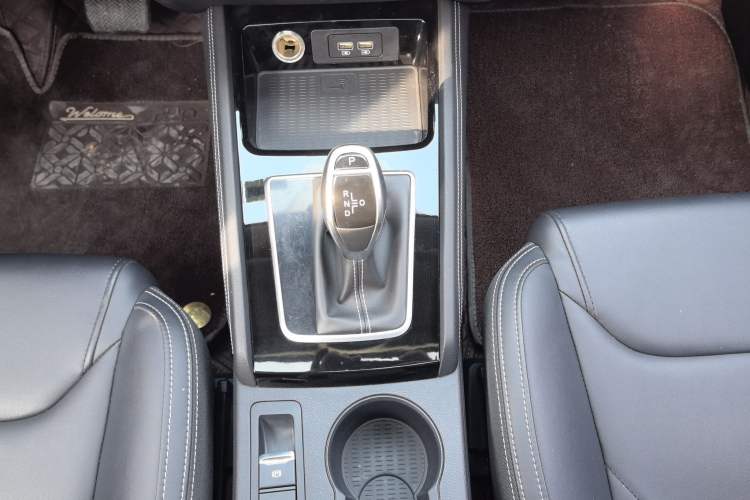 Used BYD Song 2020 Classic Edition 1.5T Automatic Elite Model Gear Lever