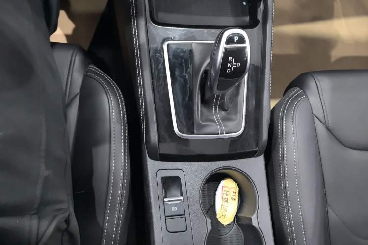 Used BYD Song 2020 Classic Edition 1.5T Automatic Elite Model Gear Lever