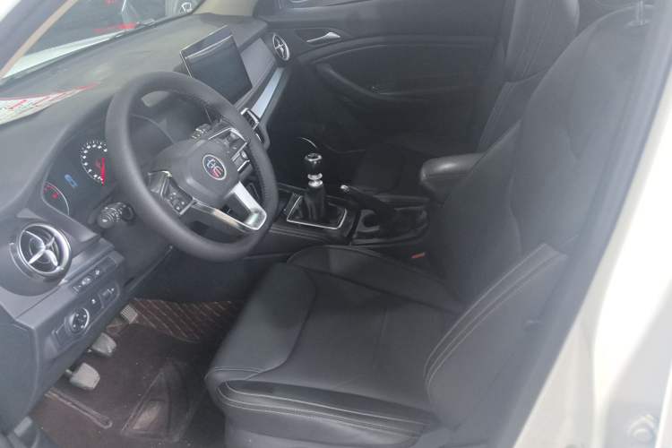 Used BYD Song 2020 Classic Edition 1.5T Manual Luxury Model Interior 2