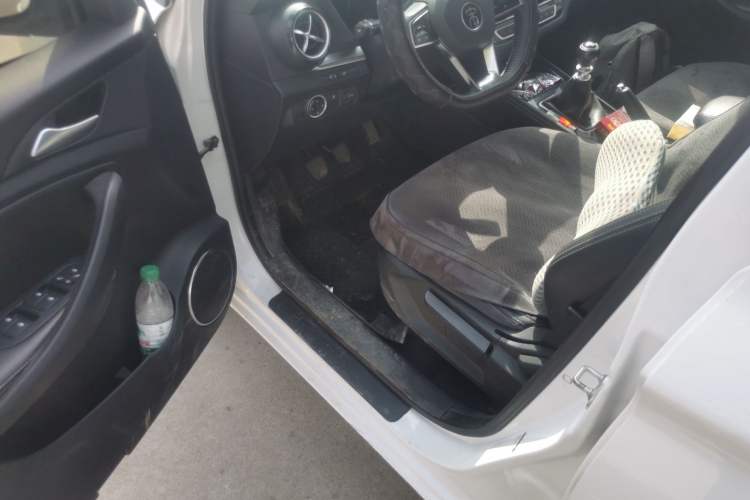 Used BYD Song 2020 Classic Edition 1.5T Manual Luxury Model Interior 3