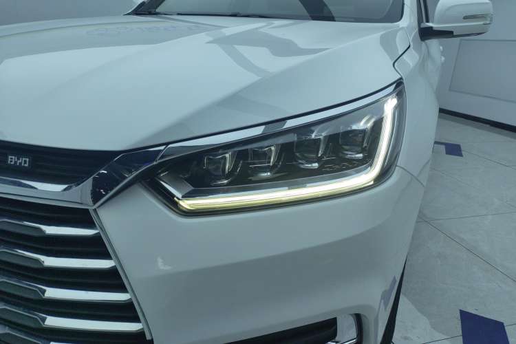 Used BYD Song 2020 Classic Edition 1.5T Automatic Elite Model Left Front Headlight