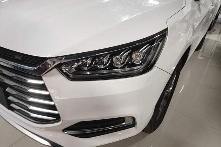 Used BYD Song 2020 Classic Edition 1.5T Manual Luxury Model Left Front Headlight