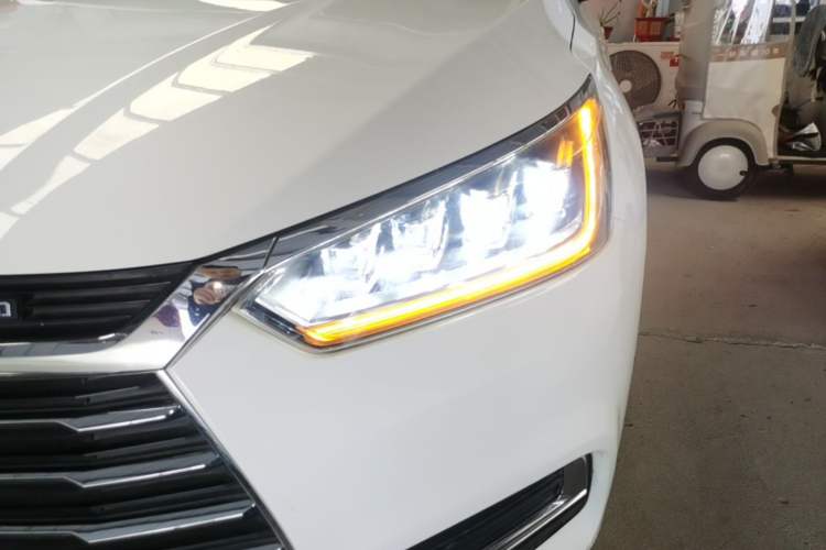 Used BYD Song 2020 Classic Edition 1.5T Automatic Elite Model Left Front Headlight