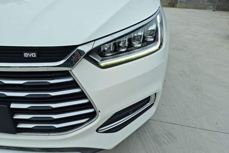 Used BYD Song 2020 Classic Edition 1.5T Manual Luxury Model Left Front Headlight
