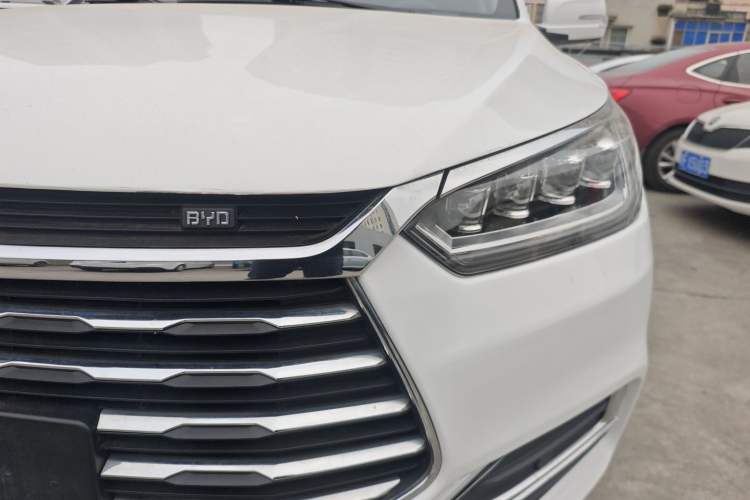 Used BYD Song 2020 Classic Edition 1.5T Manual Luxury Model Left Front Headlight