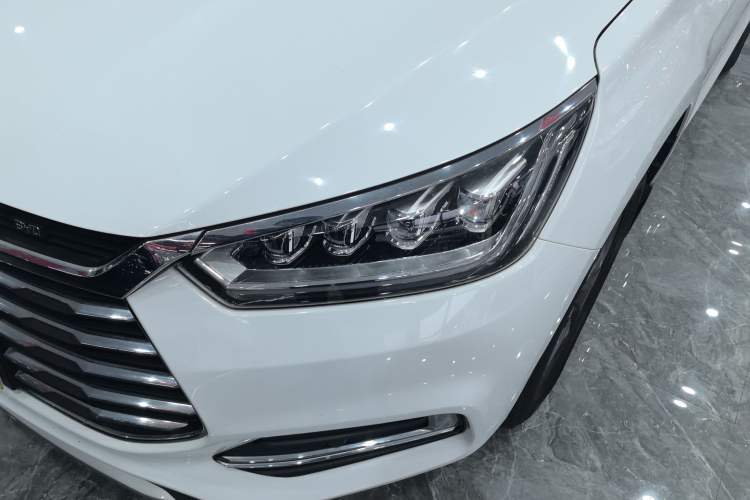 Used BYD Song 2020 Classic Edition 1.5T Automatic Elite Model Left Front Headlight
