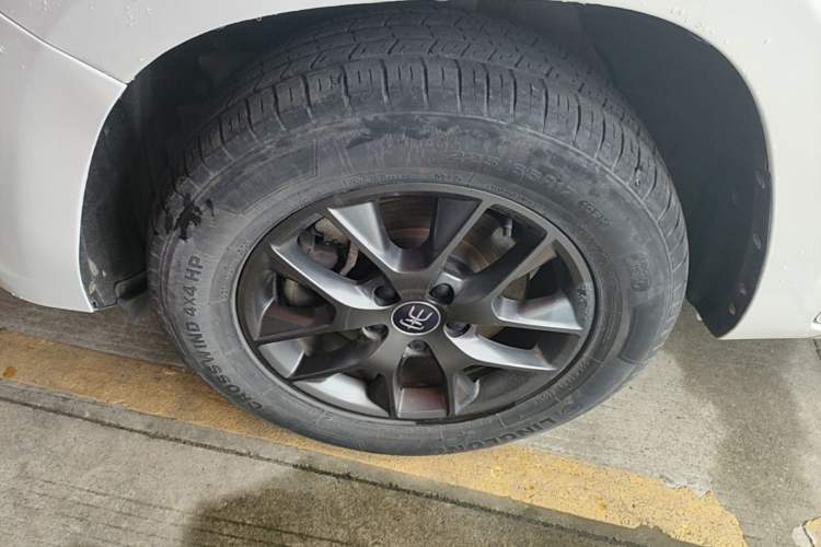 Used BYD Song 2020 Classic Edition 1.5T Automatic Elite Model Left Front Wheel Hub