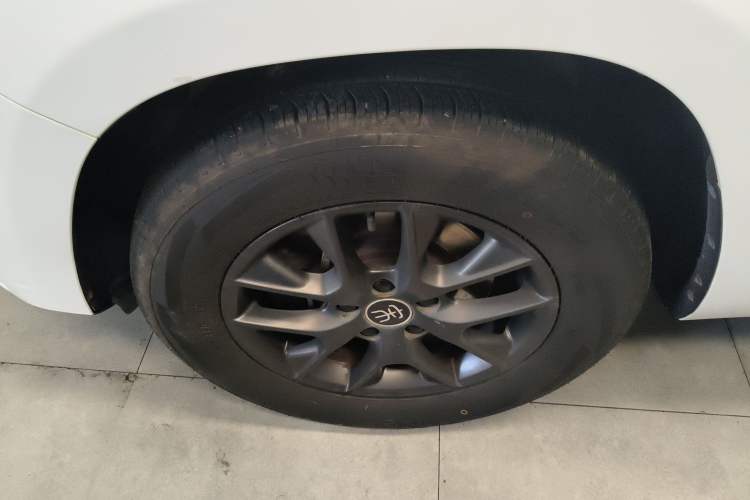 Used BYD Song 2020 Classic Edition 1.5T Automatic Elite Model Left Front Wheel Hub