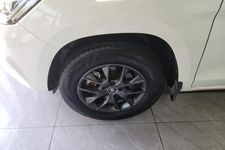 Used BYD Song 2020 Classic Edition 1.5T Manual Luxury Model Left Front Wheel Hub