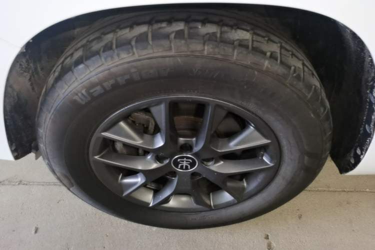 Used BYD Song 2020 Classic Edition 1.5T Automatic Elite Model Left Front Wheel Hub