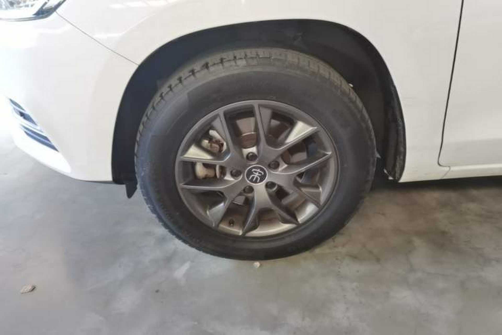 Used BYD Song 2020 Classic Edition 1.5T Automatic Elite Model Left Front Wheel Hub