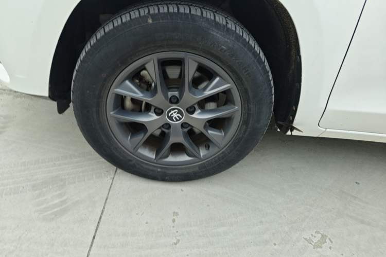Used BYD Song 2020 Classic Edition 1.5T Manual Luxury Model Left Front Wheel Hub