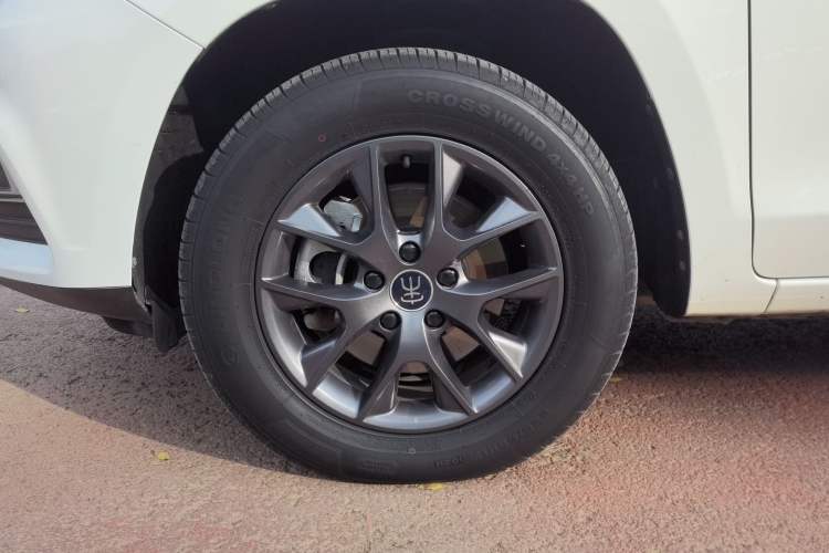 Used BYD Song 2020 Classic Edition 1.5T Automatic Elite Model Left Front Wheel Hub