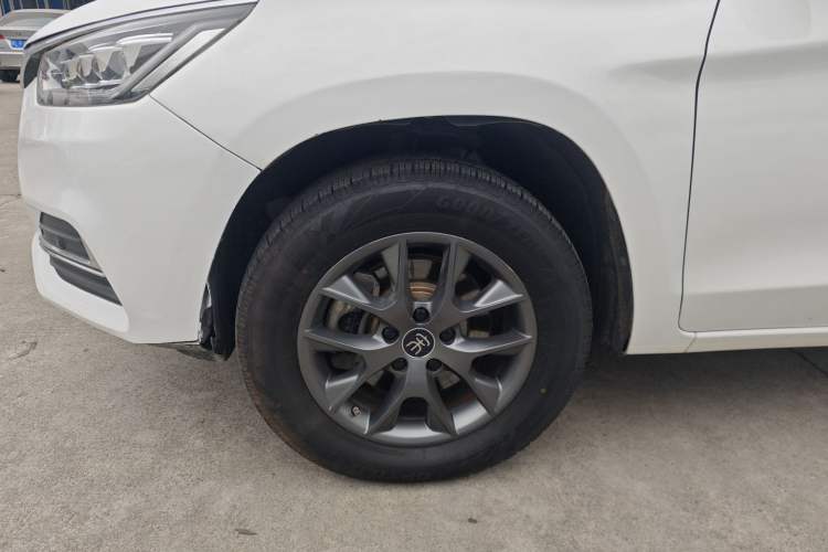 Used BYD Song 2020 Classic Edition 1.5T Manual Luxury Model Left Front Wheel Hub