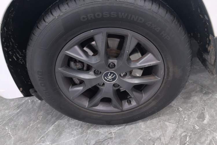Used BYD Song 2020 Classic Edition 1.5T Automatic Elite Model Left Front Wheel Hub