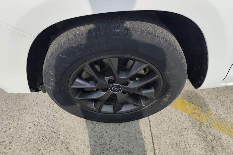 Used BYD Song 2020 Classic Edition 1.5T Automatic Elite Model Left Front Wheel Hub