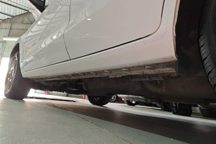 Used BYD Song 2020 Classic Edition 1.5T Automatic Elite Model Left Side Sill