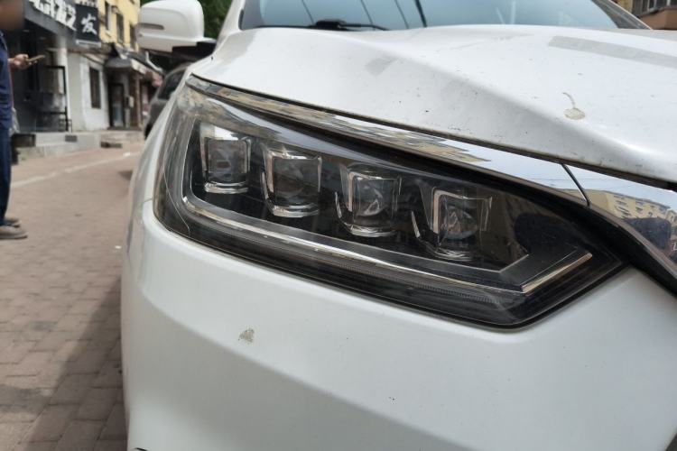 Used BYD Song 2020 Classic Edition 1.5T Automatic Elite Model Right Front Headlight